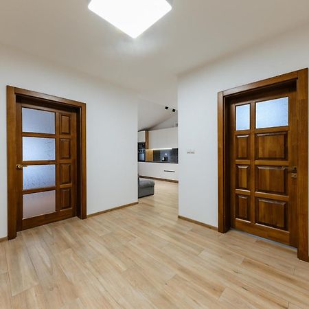Luxury Apartments Uzhorod Dış mekan fotoğraf