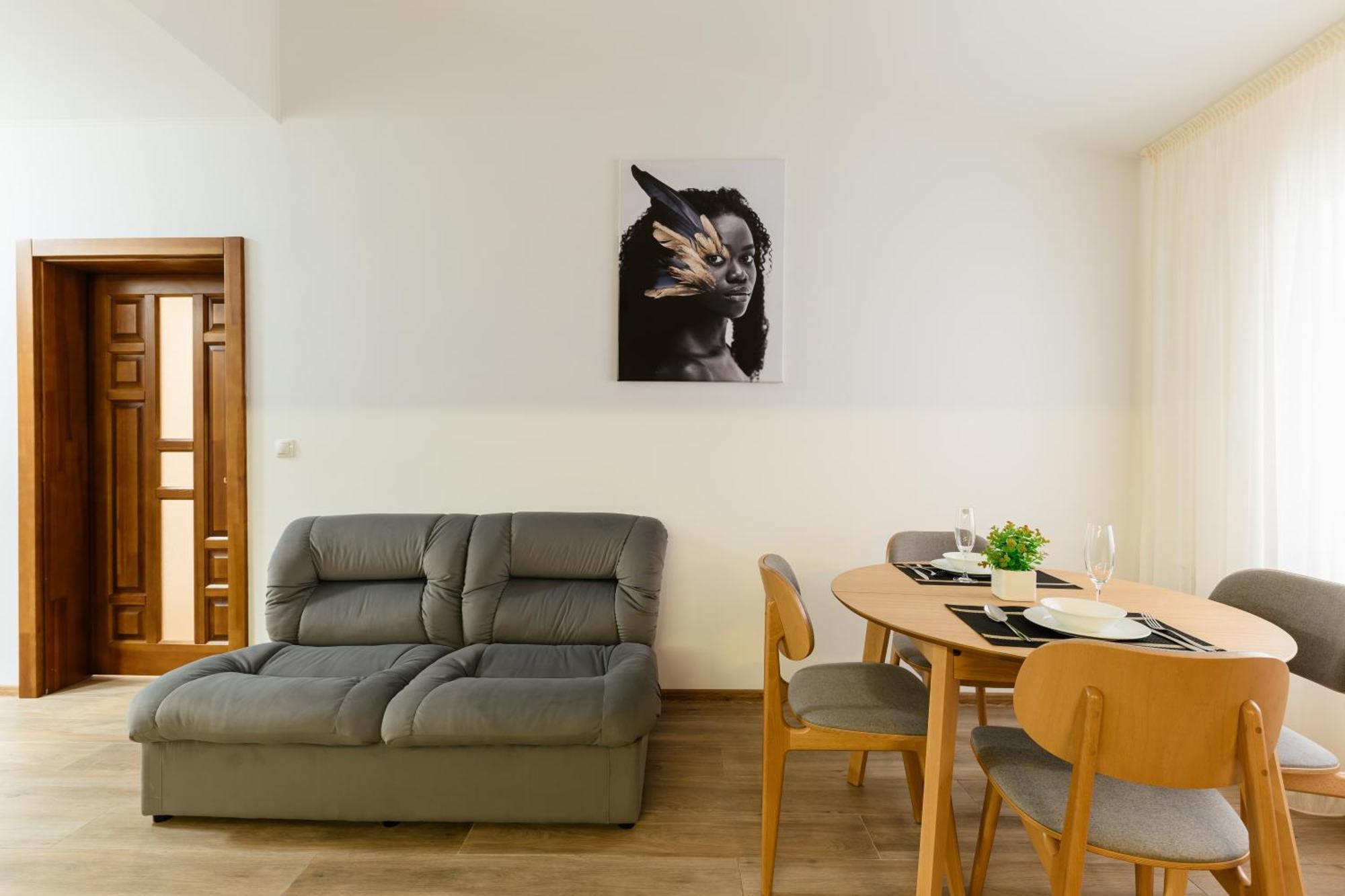 Luxury Apartments Uzhorod Dış mekan fotoğraf